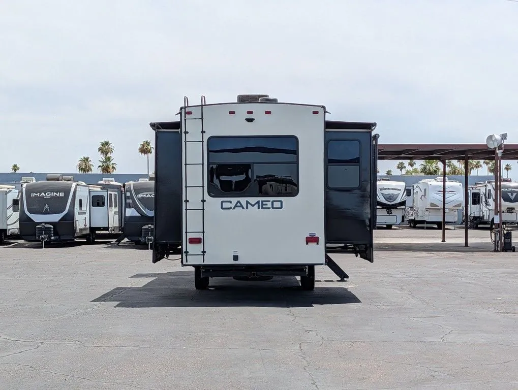 2019 CrossRoads Cameo CE3921BR dealer photo 7 from Sun City RV