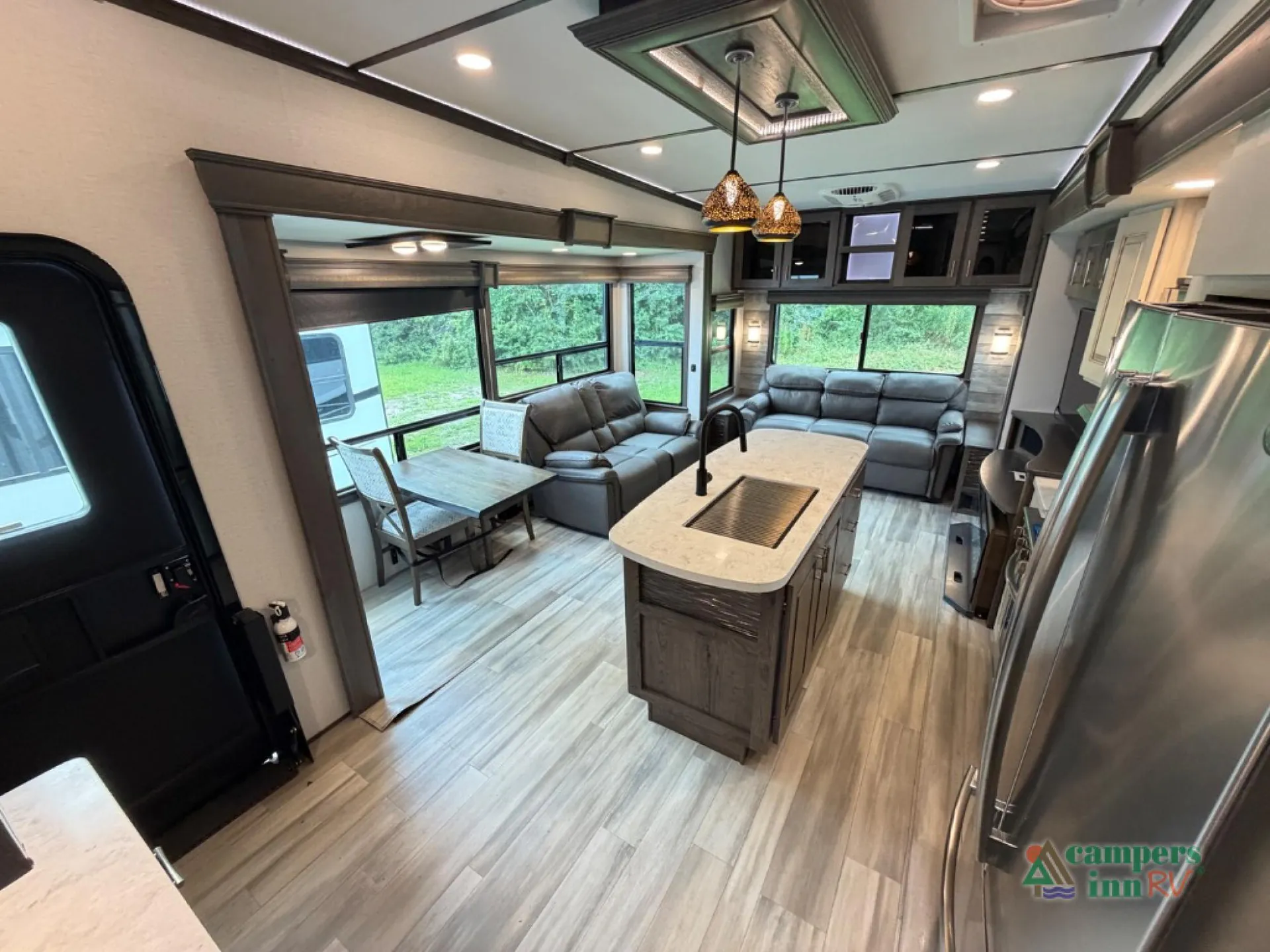 2021 Alliance RV Paradigm 340RL - Photo 3