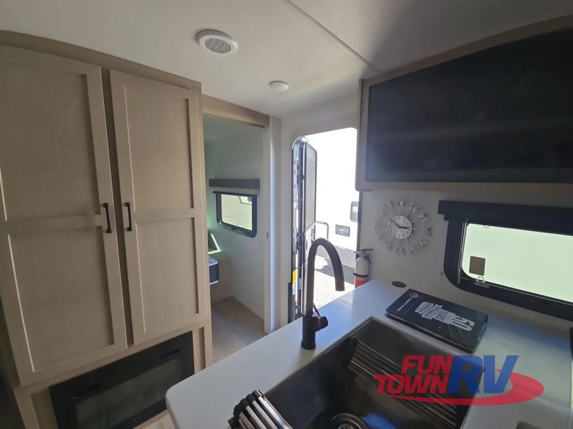 2025 Forest River Rockwood Mini Lite 2513S - Photo 4