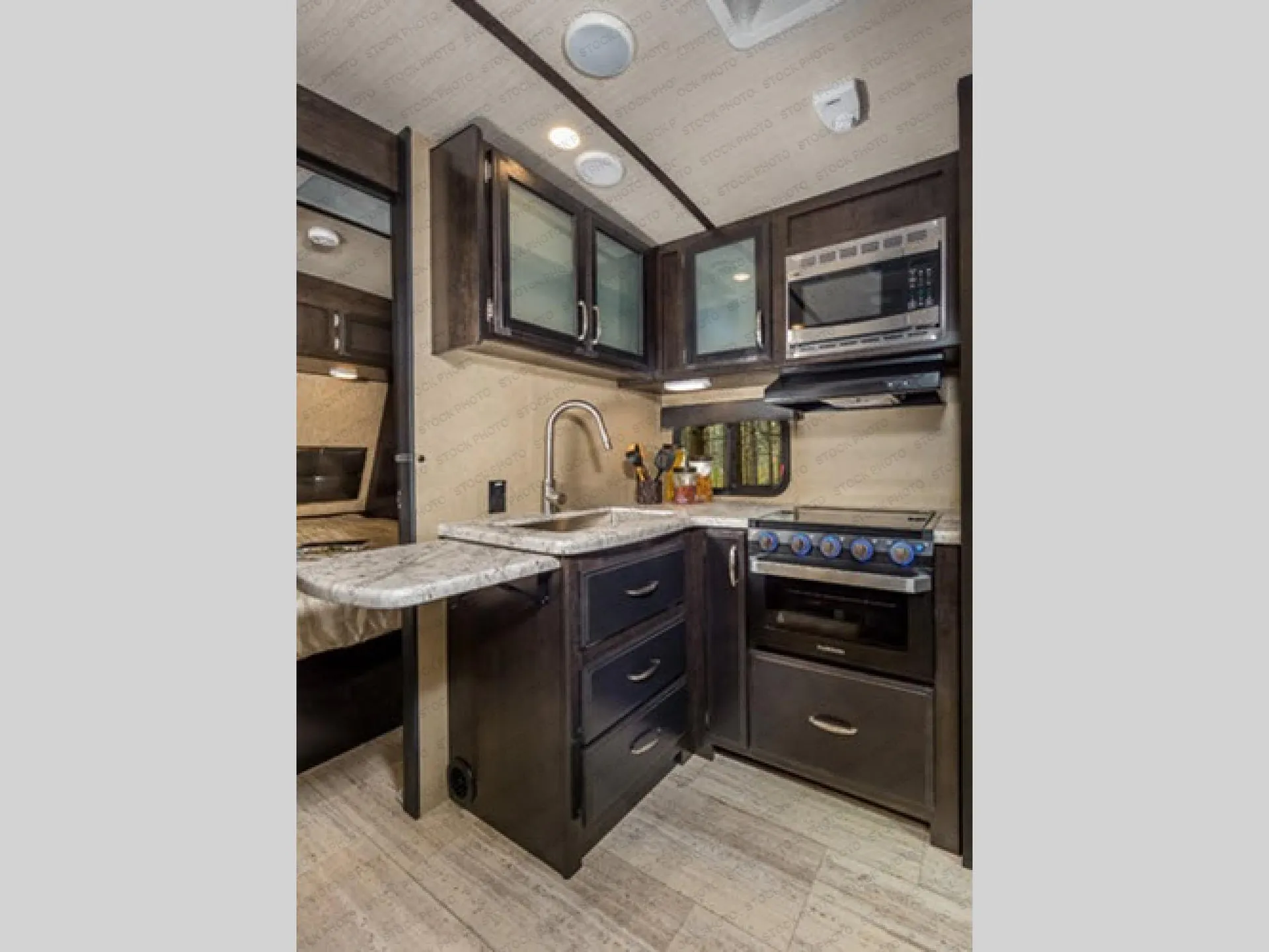 2018 Grand Design Imagine 2400BH - Photo 4