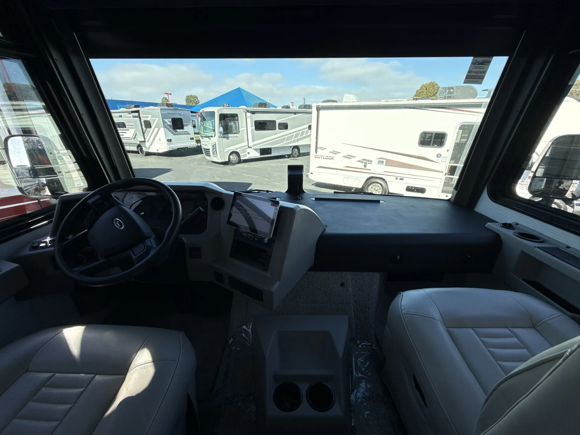 2027 Newmar Bay Star 3639 - Photo 3