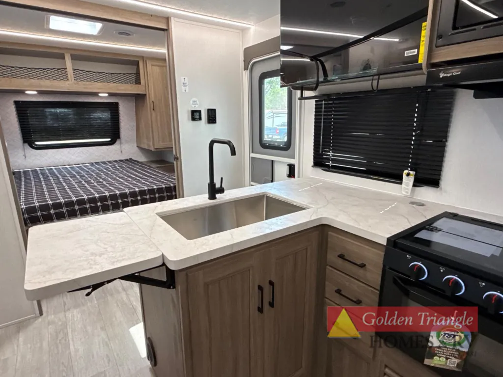 2026 Coachmen Freedom Express Select 30SE, Photos photo 10