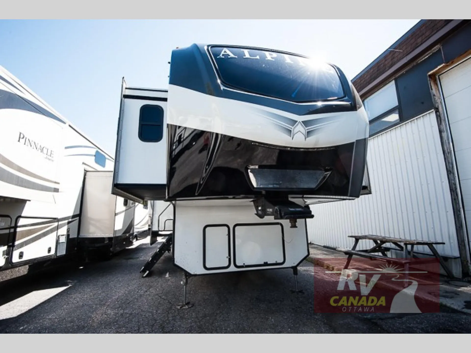 2022 Keystone Alpine 3700FL - Photo 3