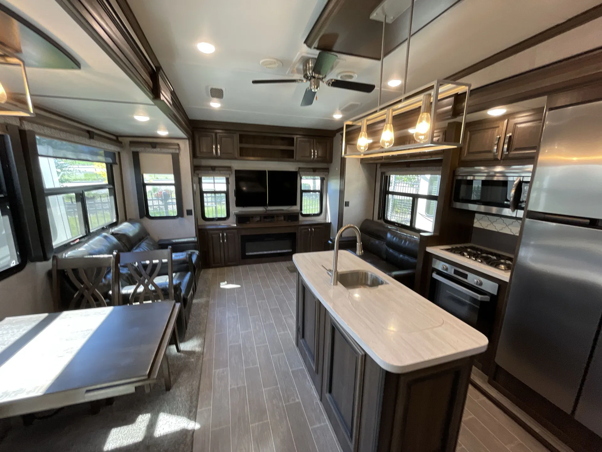 2020 Keystone Alpine 3020RE — living area main