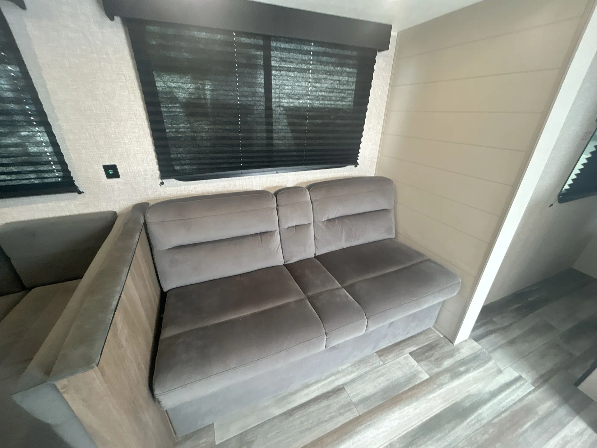 2025 Jayco Jay Flight SLX 321BDS — living area main