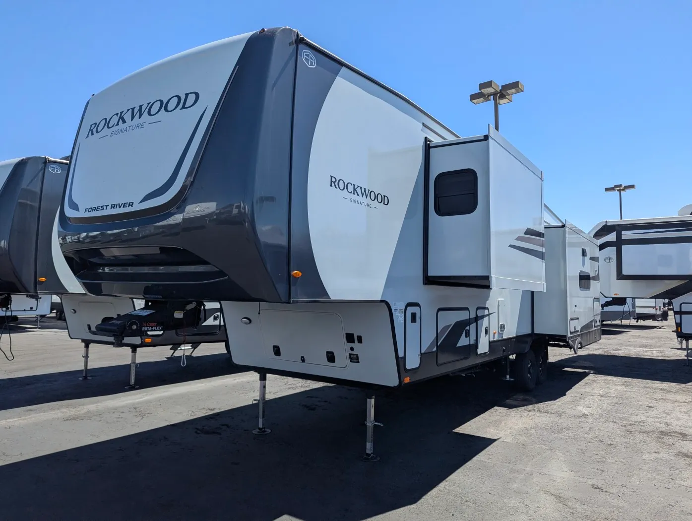 2026 Forest River Rockwood Signature 401SFB - Photo 4