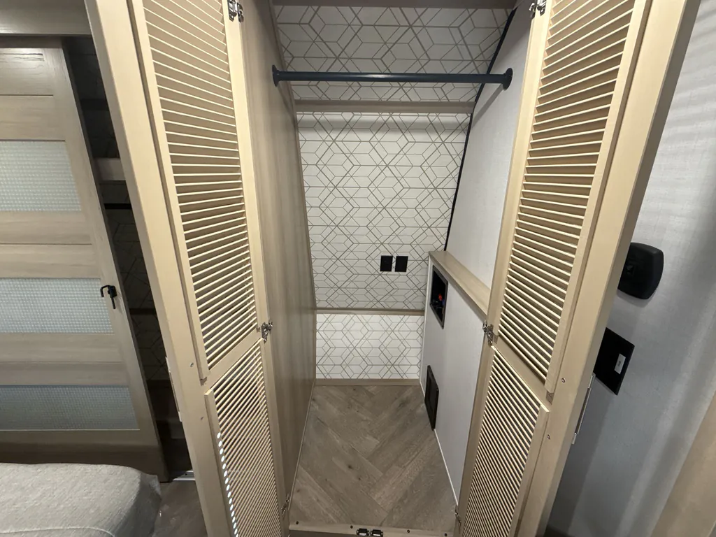 2026 Keystone Raptor 441, Photos photo 19