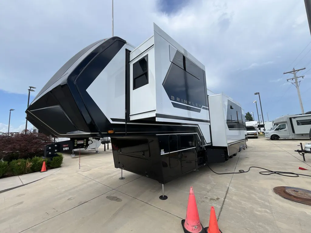 2027 Brinkley Model G 4170, Photos photo 3