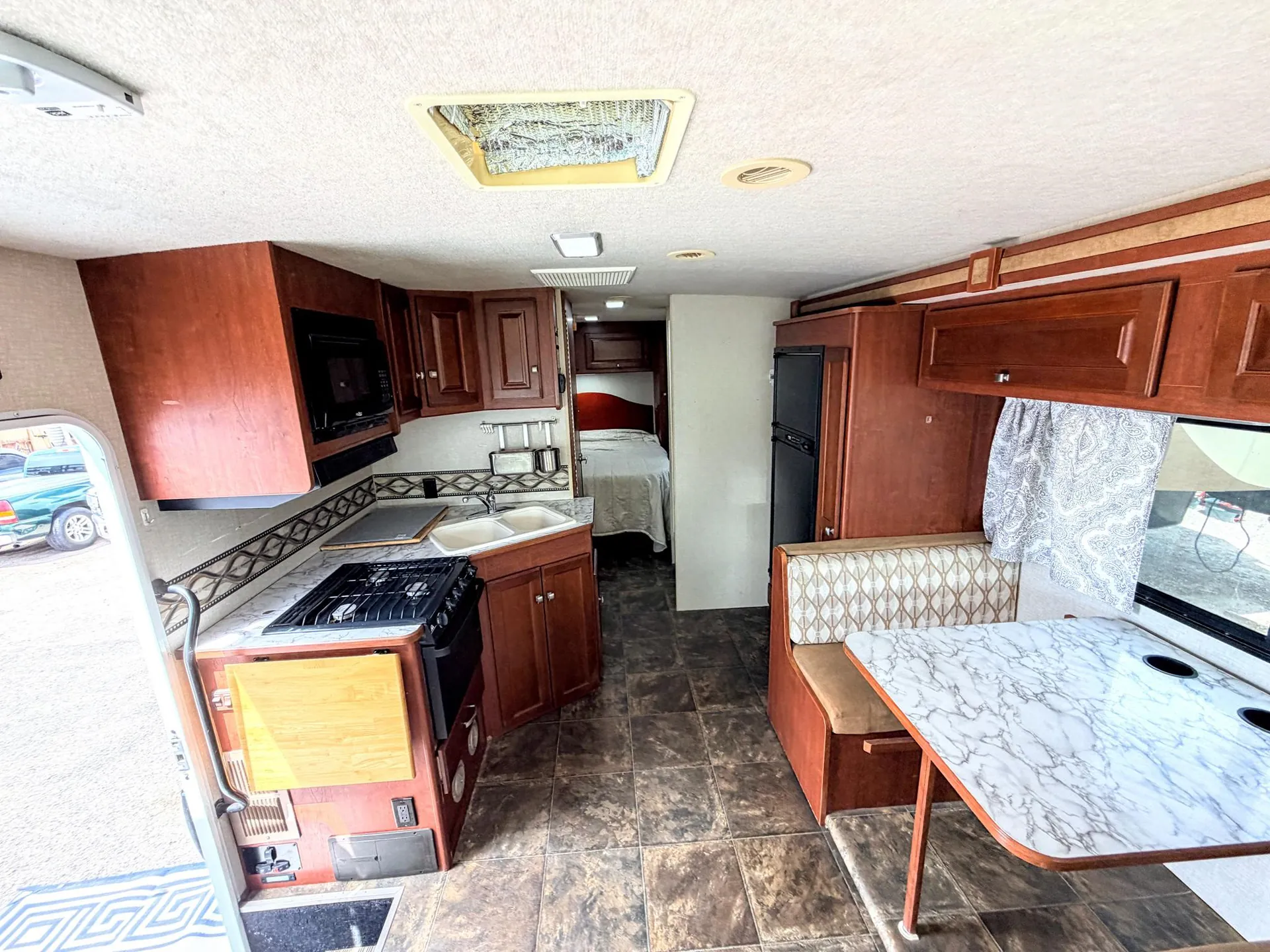 2014 Winnebago Vista 26HE - Photo 3