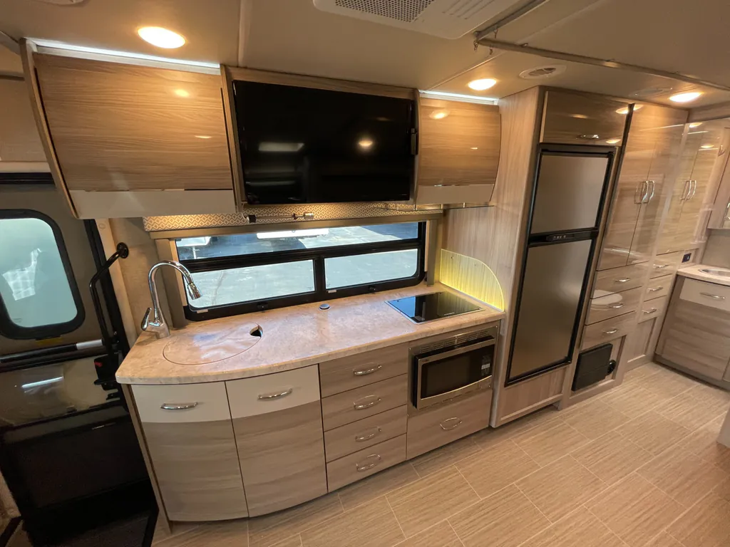 2020 Thor Motor Coach Tiburon 24FB, Photos photo 7