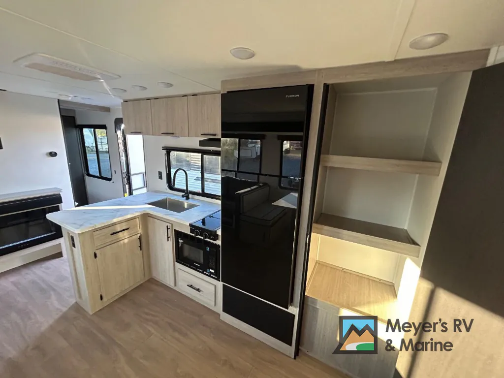 2027 East to West Della Terra 280BH, Photos photo 11