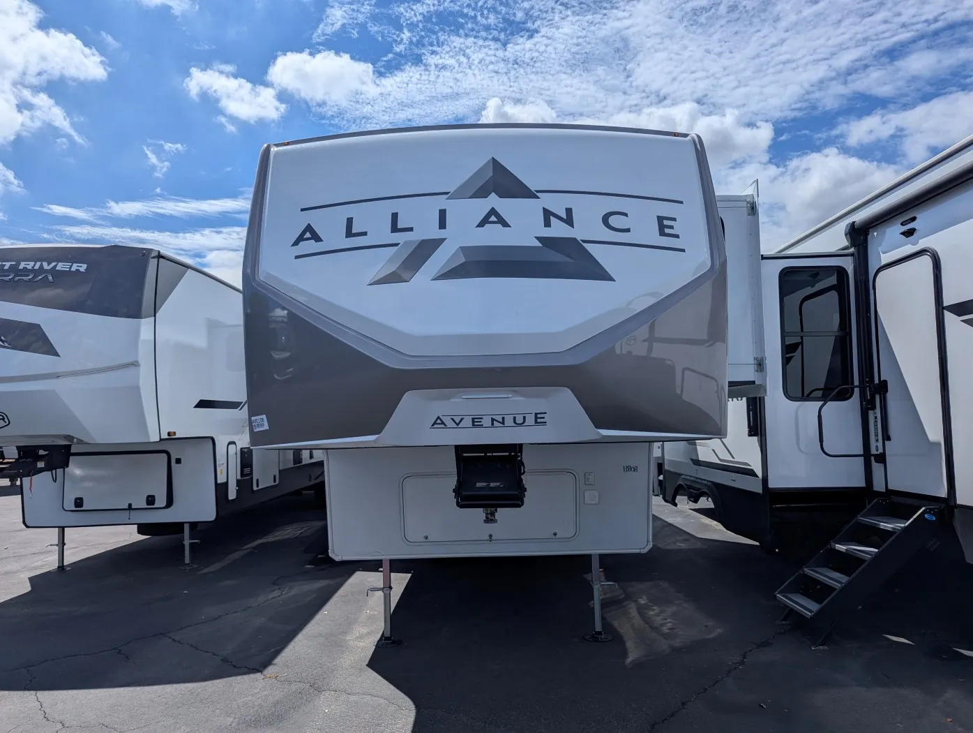 2026 Alliance RV Avenue 35RKS - Photo 3