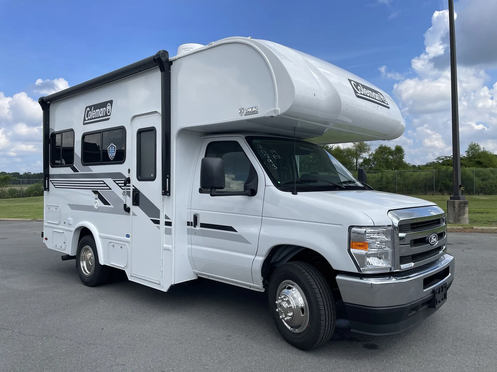 2026 Thor Motor Coach Coleman 19EZ - Photo 2
