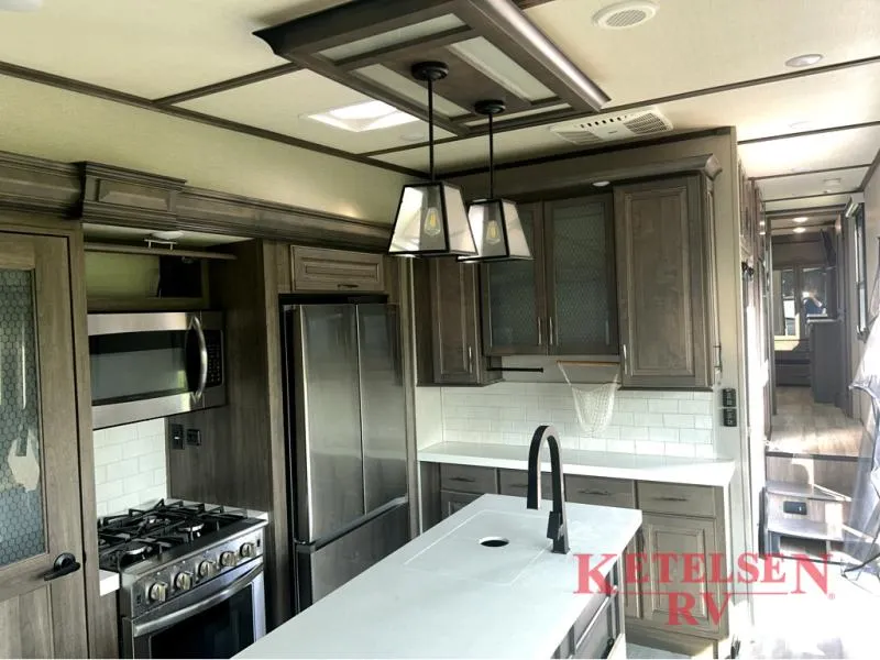 2023 Grand Design Solitude 378MBS - Photo 4