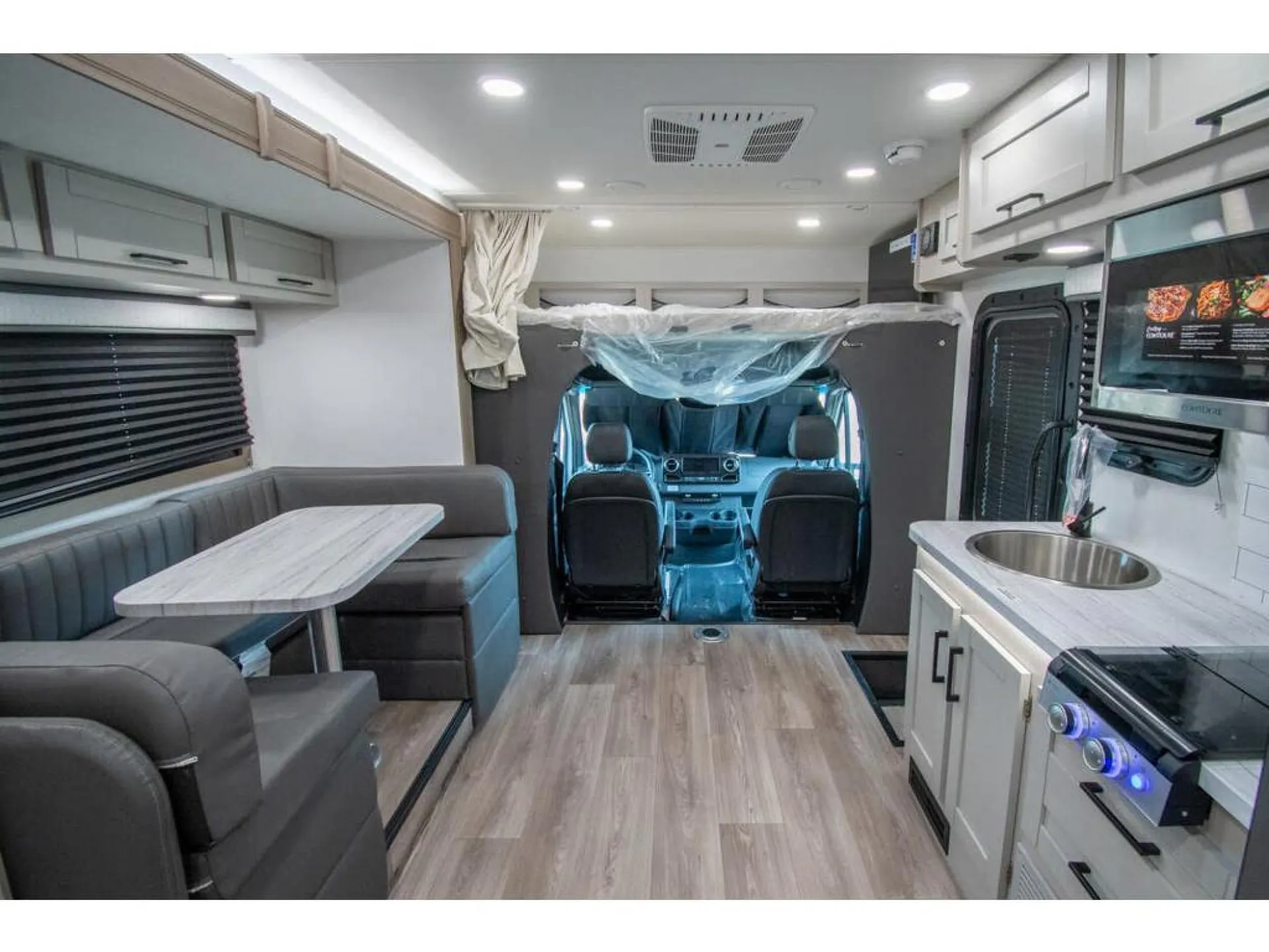 2026 Entegra Coach Qwest SE 24L - Photo 3