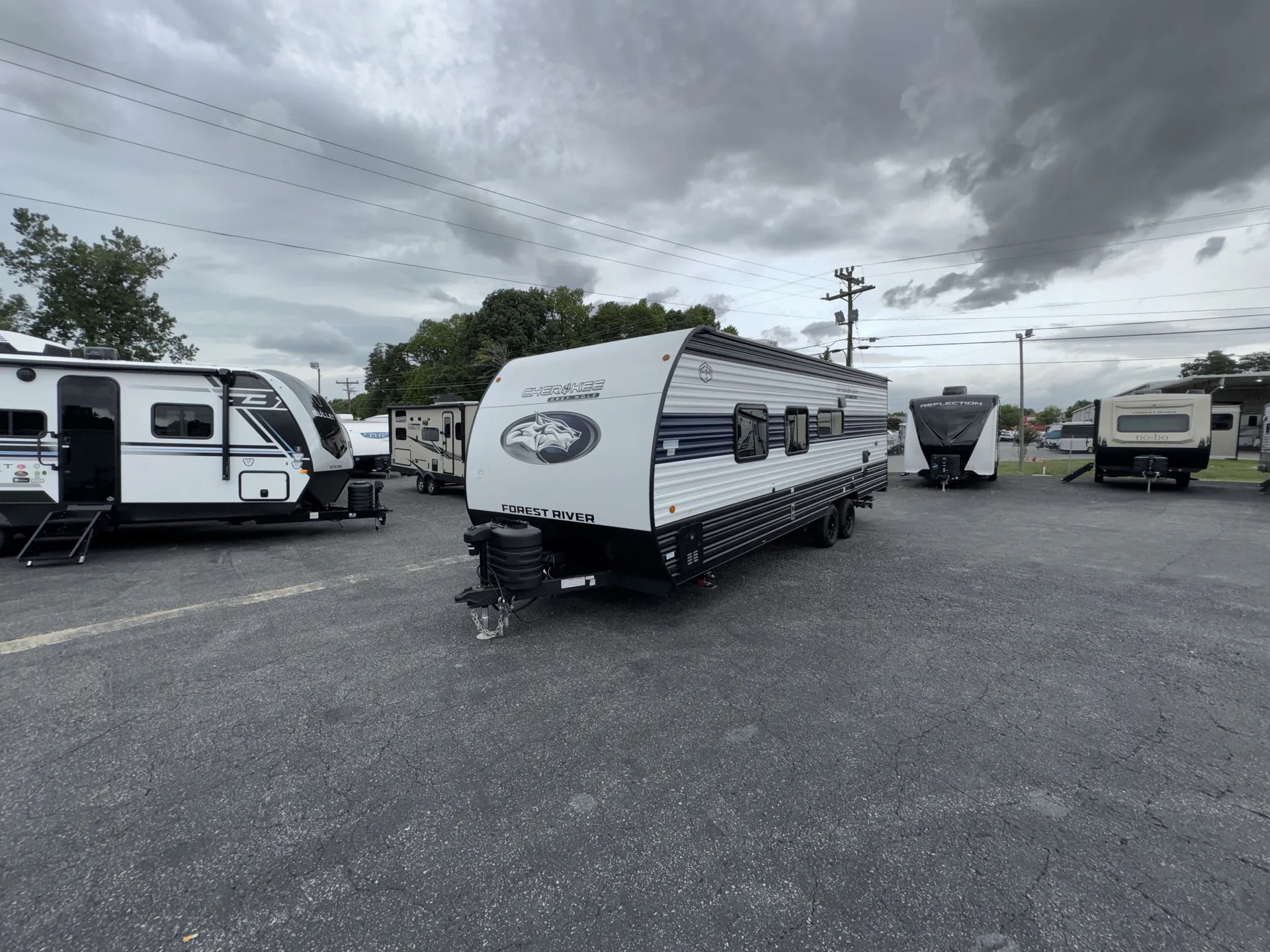 2025 Forest River Cherokee Grey Wolf 26DJSE — campside