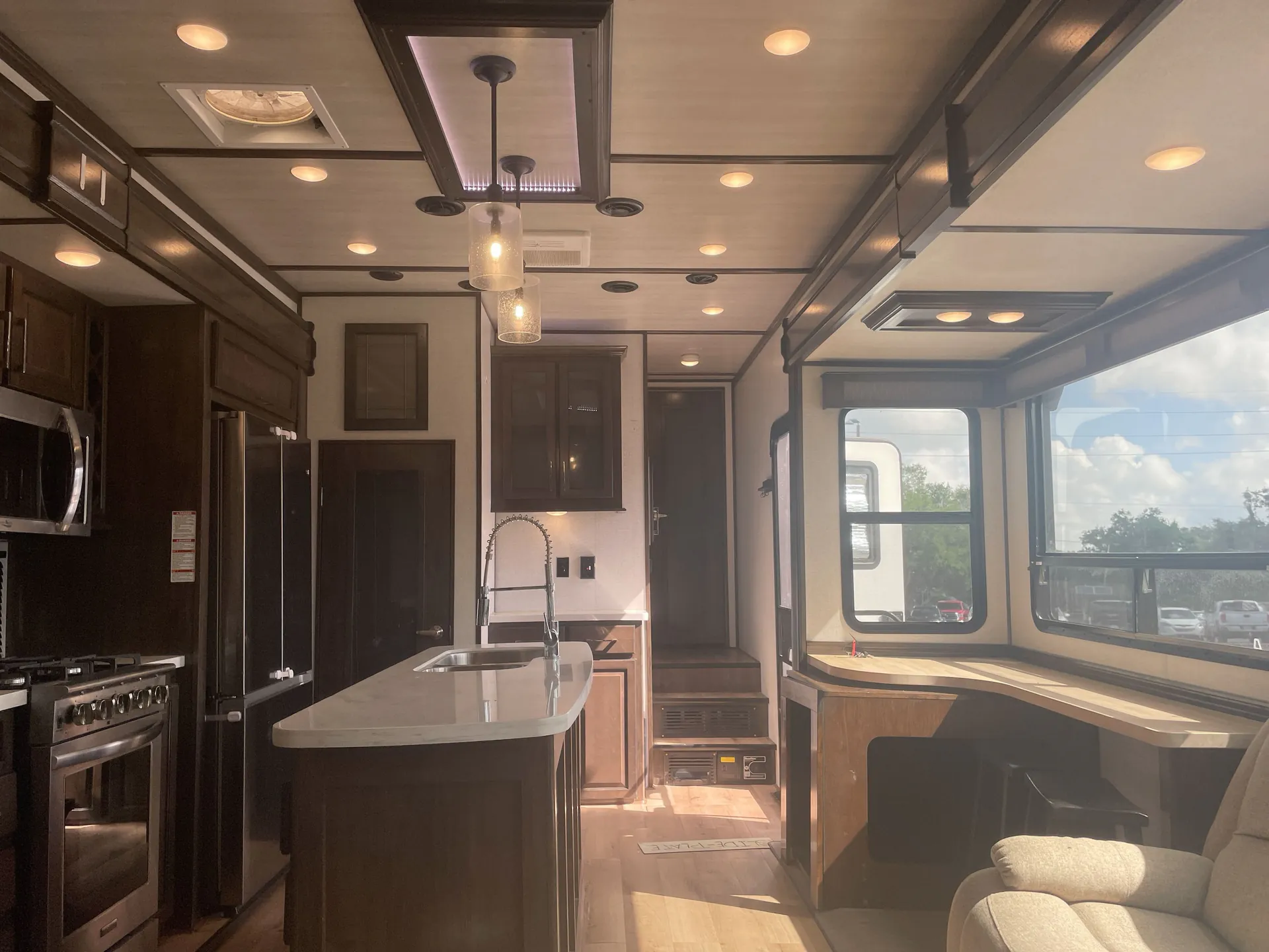2021 Dutchmen Yukon 320RL - Photo 4