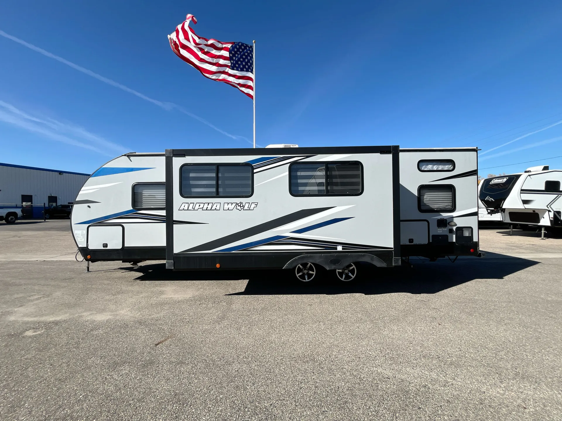 2021 Forest River Cherokee Alpha Wolf 26DBH-L — off campside