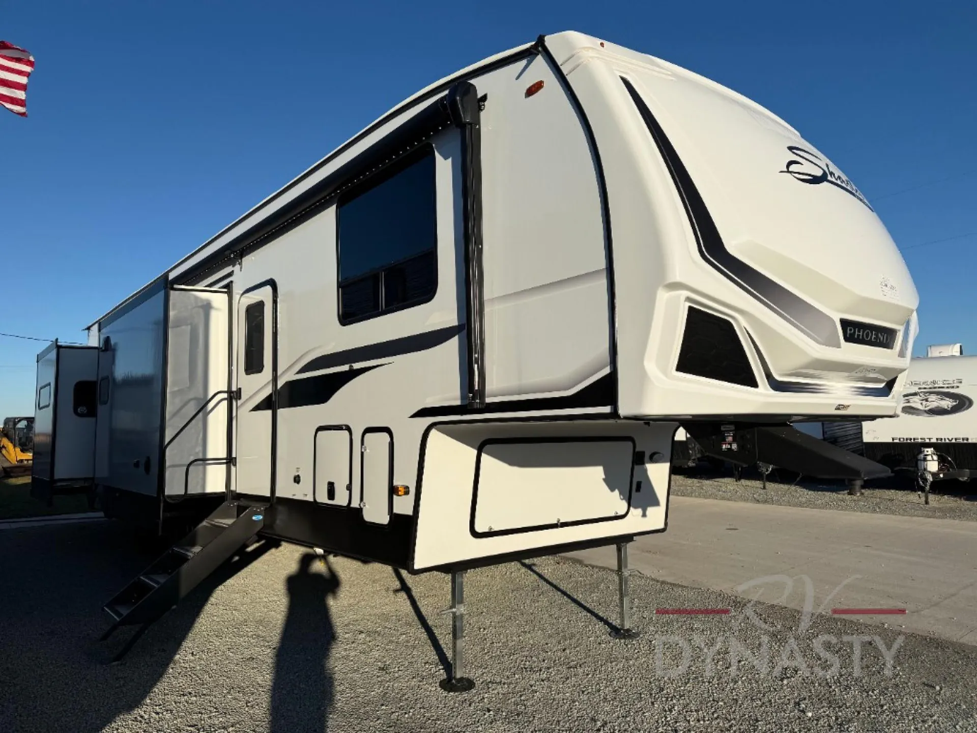 2026 Shasta RVs Phoenix 370BAF - Photo 2
