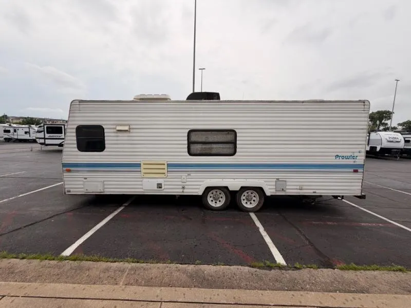 1995 Fleetwood RV Prowler 24C - Photo 2