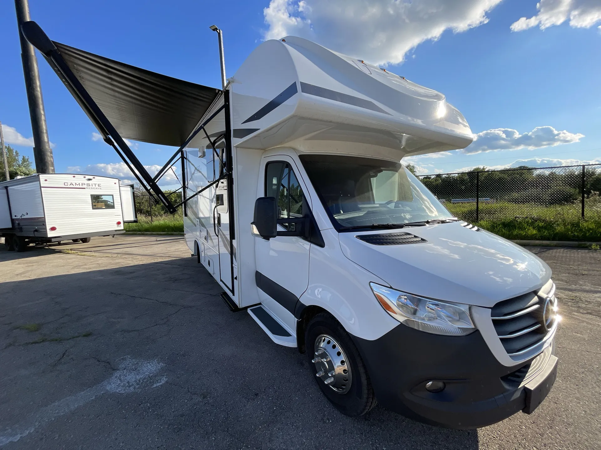 2025 Entegra Coach Qwest SE 24L - Photo 2