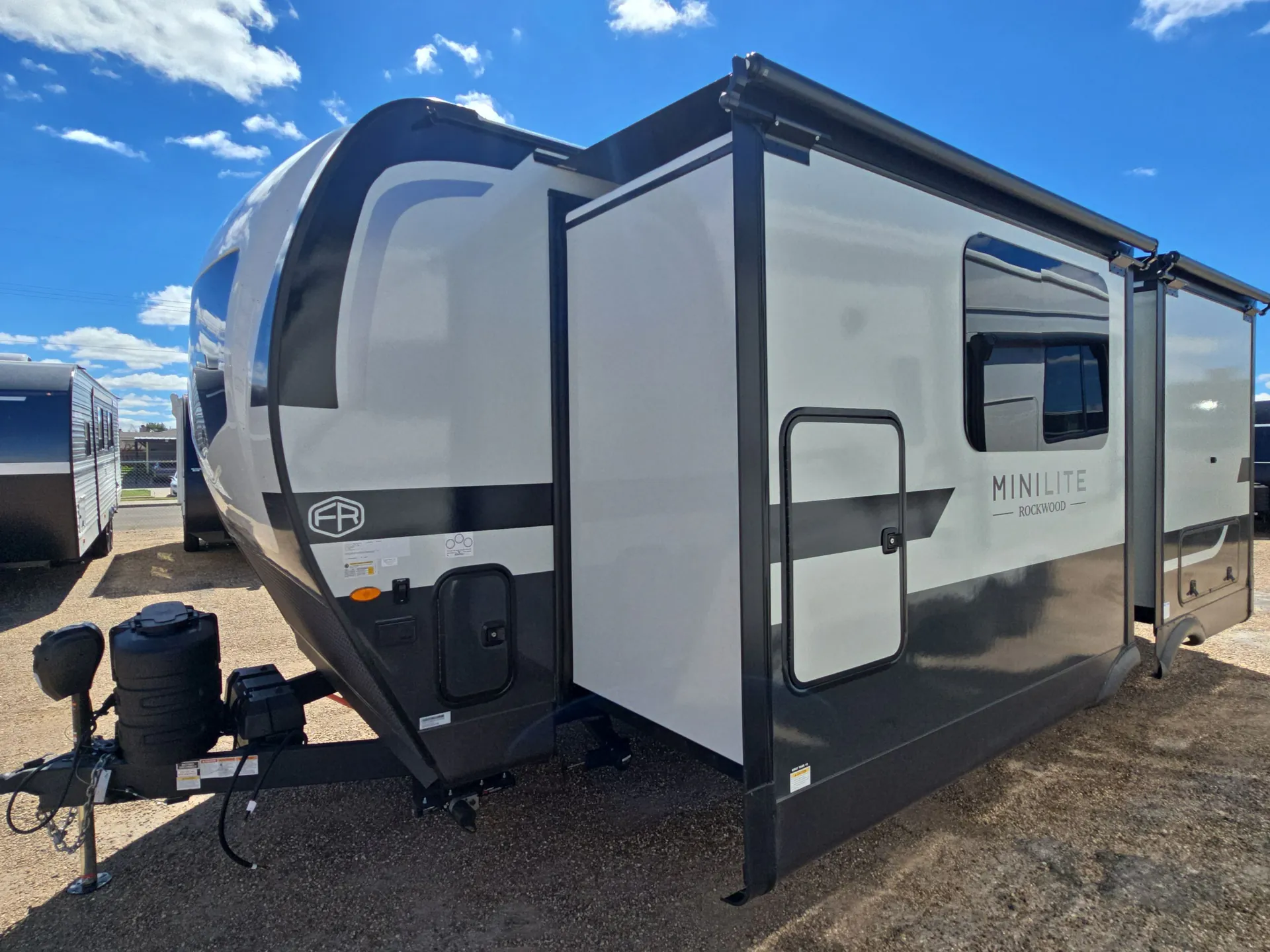 2027 Forest River Rockwood Mini Lite 2523MBR — off campside