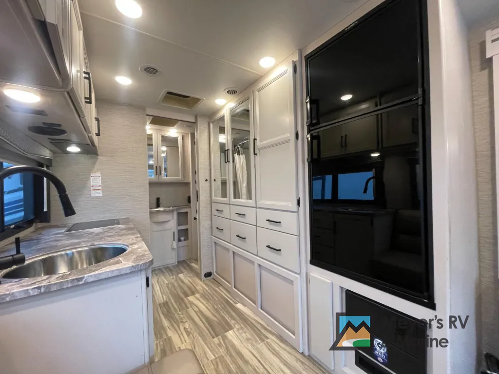 2023 Thor Motor Coach Vegas 24.3, Photos photo 19