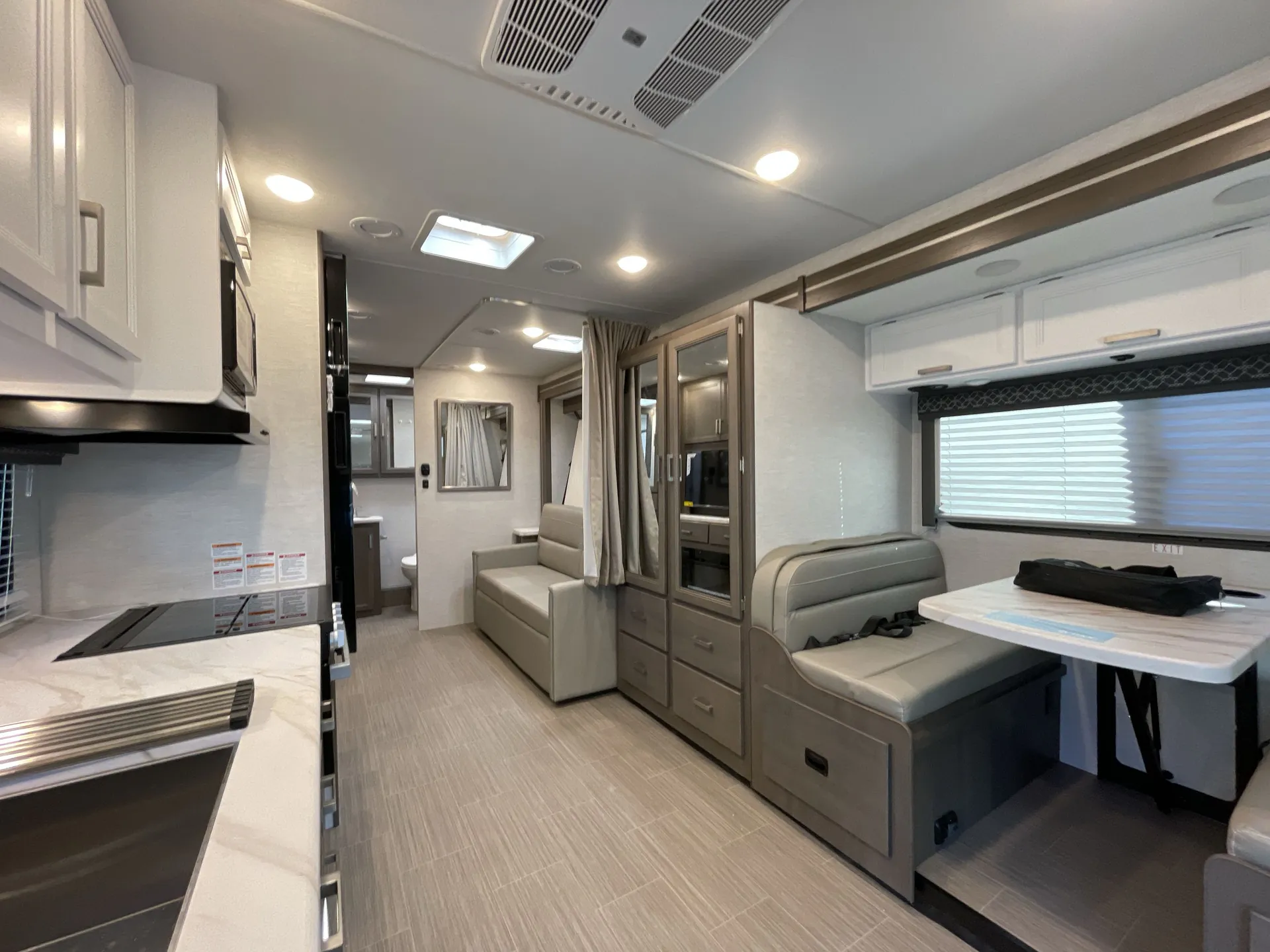 2025 Thor Motor Coach Freedom Elite 27HE — living area main