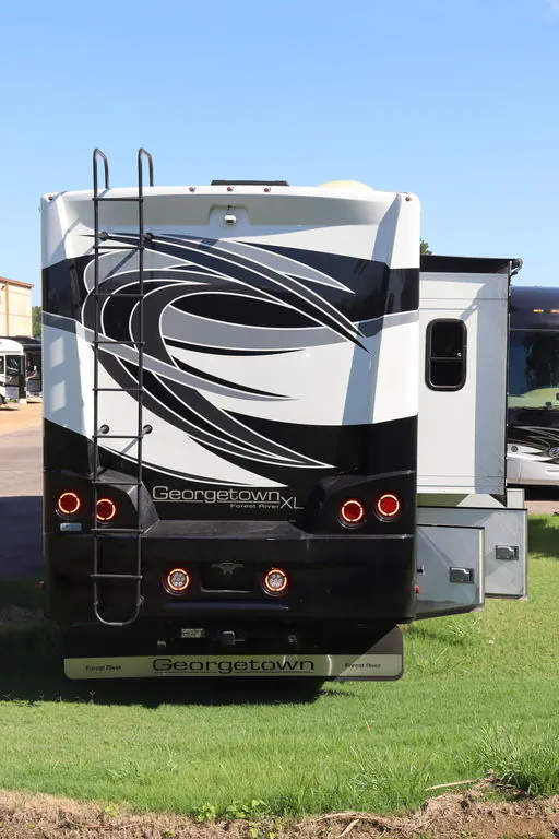 2019 Forest River Georgetown 369DS — Photo 7