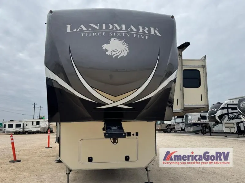2018 Heartland Landmark 365 Oshkosh - Photo 3