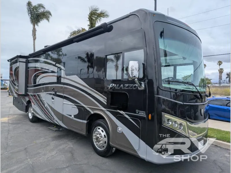 2022 Thor Motor Coach Palazzo 33.6 - Photo 2