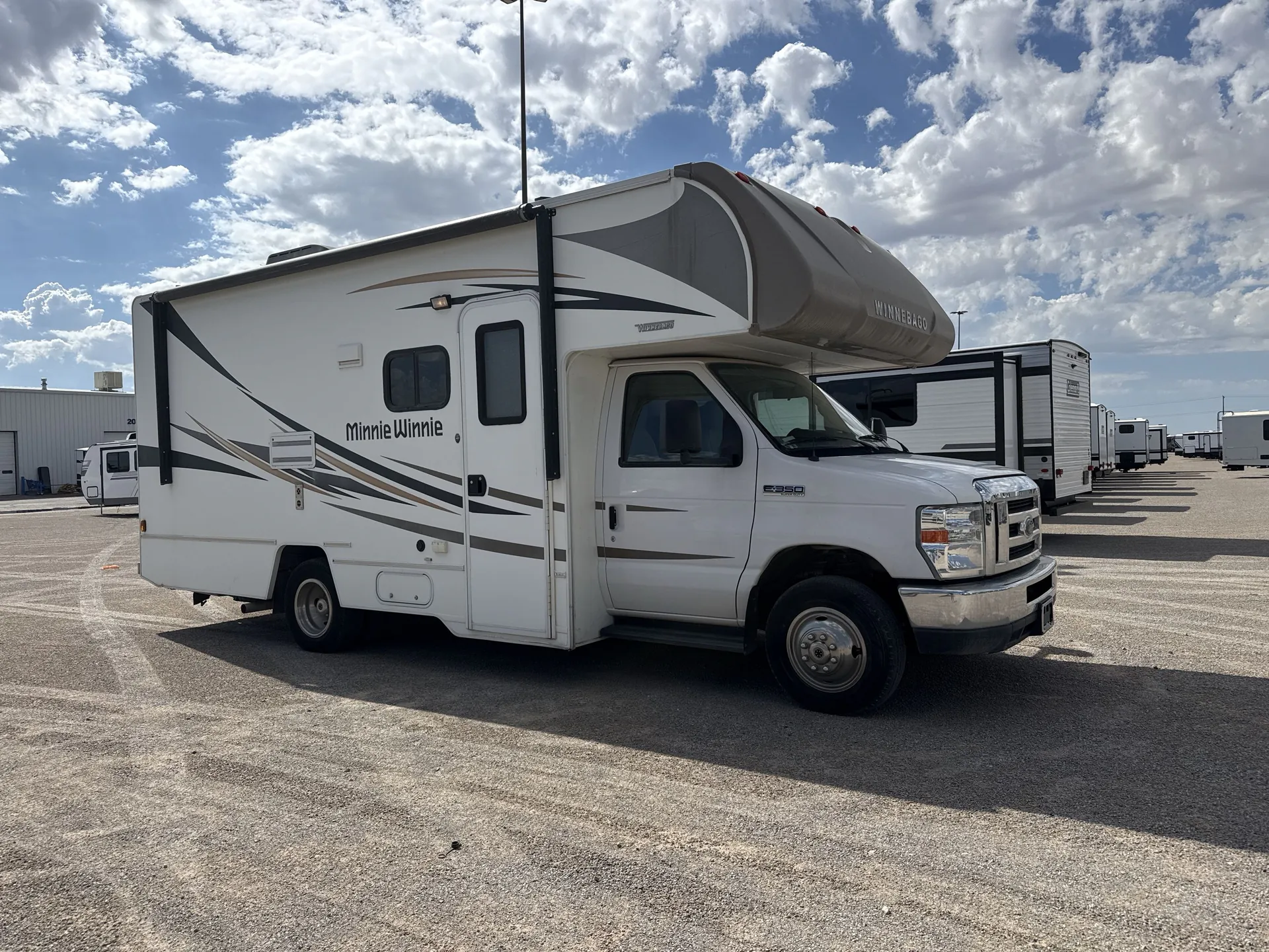 2018 Winnebago Minnie Winnie 22R - Photo 2