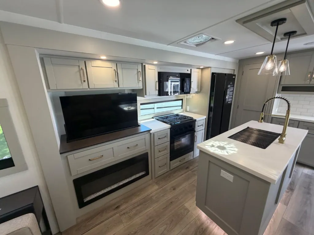 2026 Brinkley Model Z Air 297, Photos photo 10