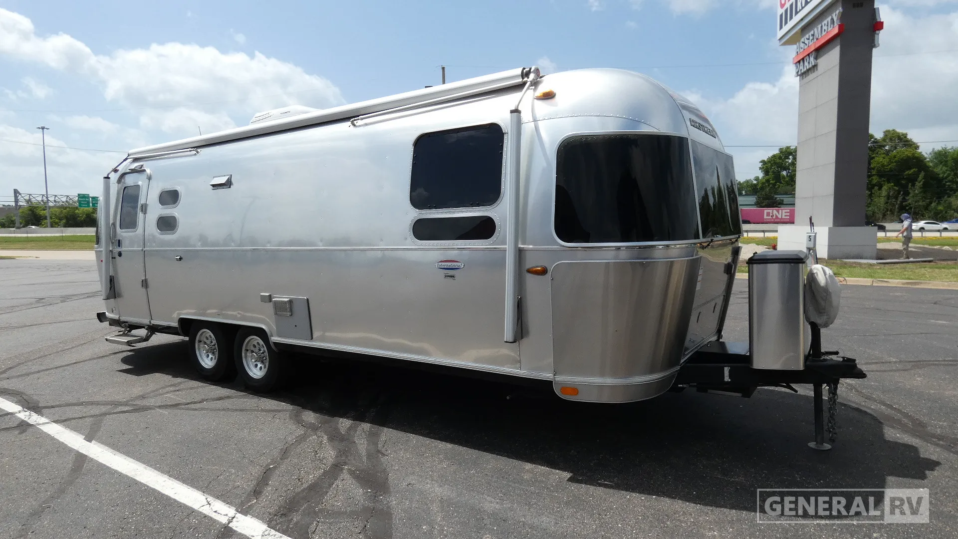 2019 Airstream International 27FB - Photo 2