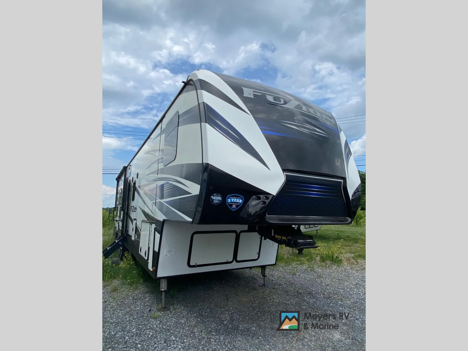 2018 Keystone Fuzion 369 - Photo 2