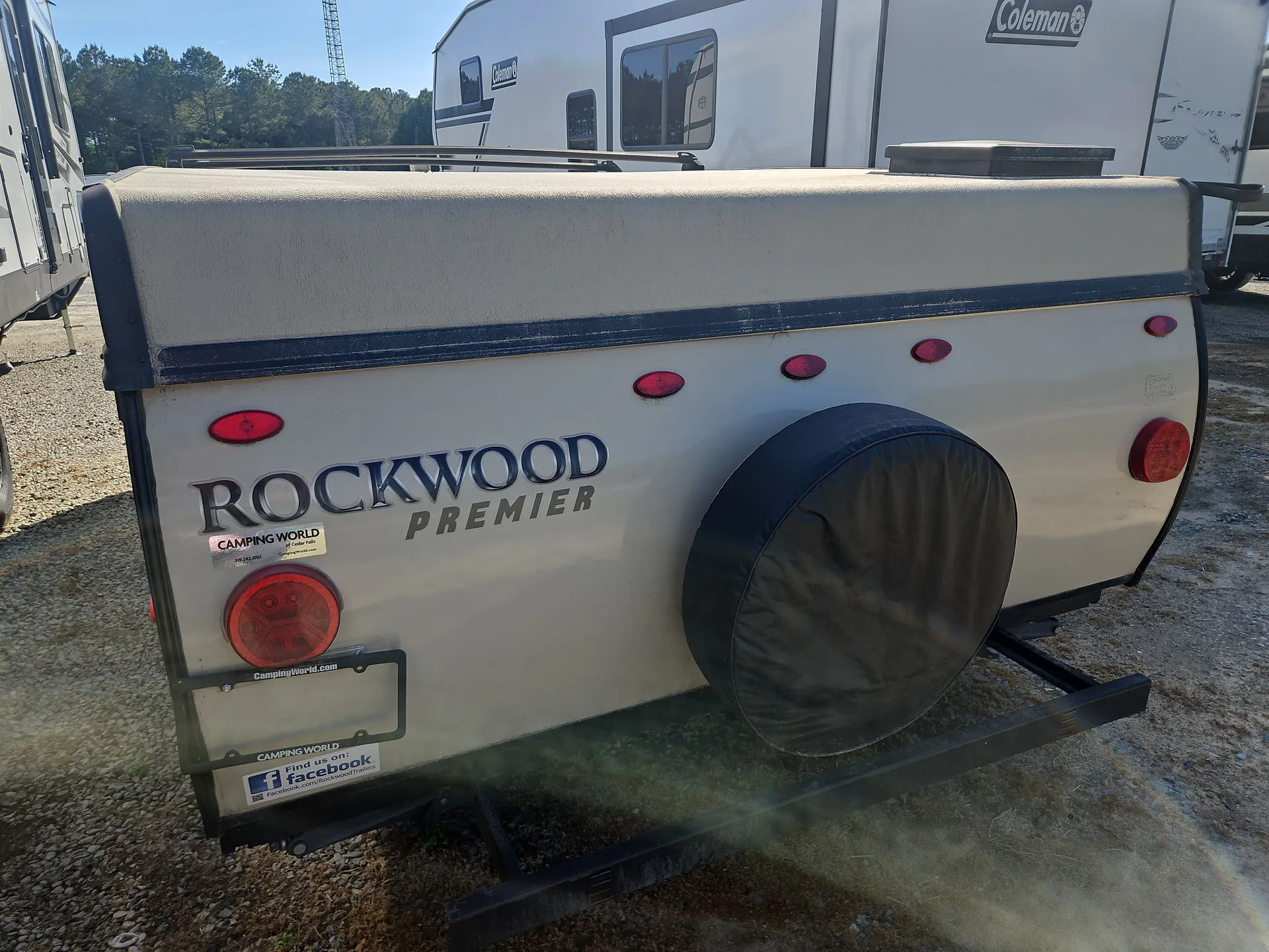 2018 Forest River Rockwood Premier 2516G — off campside