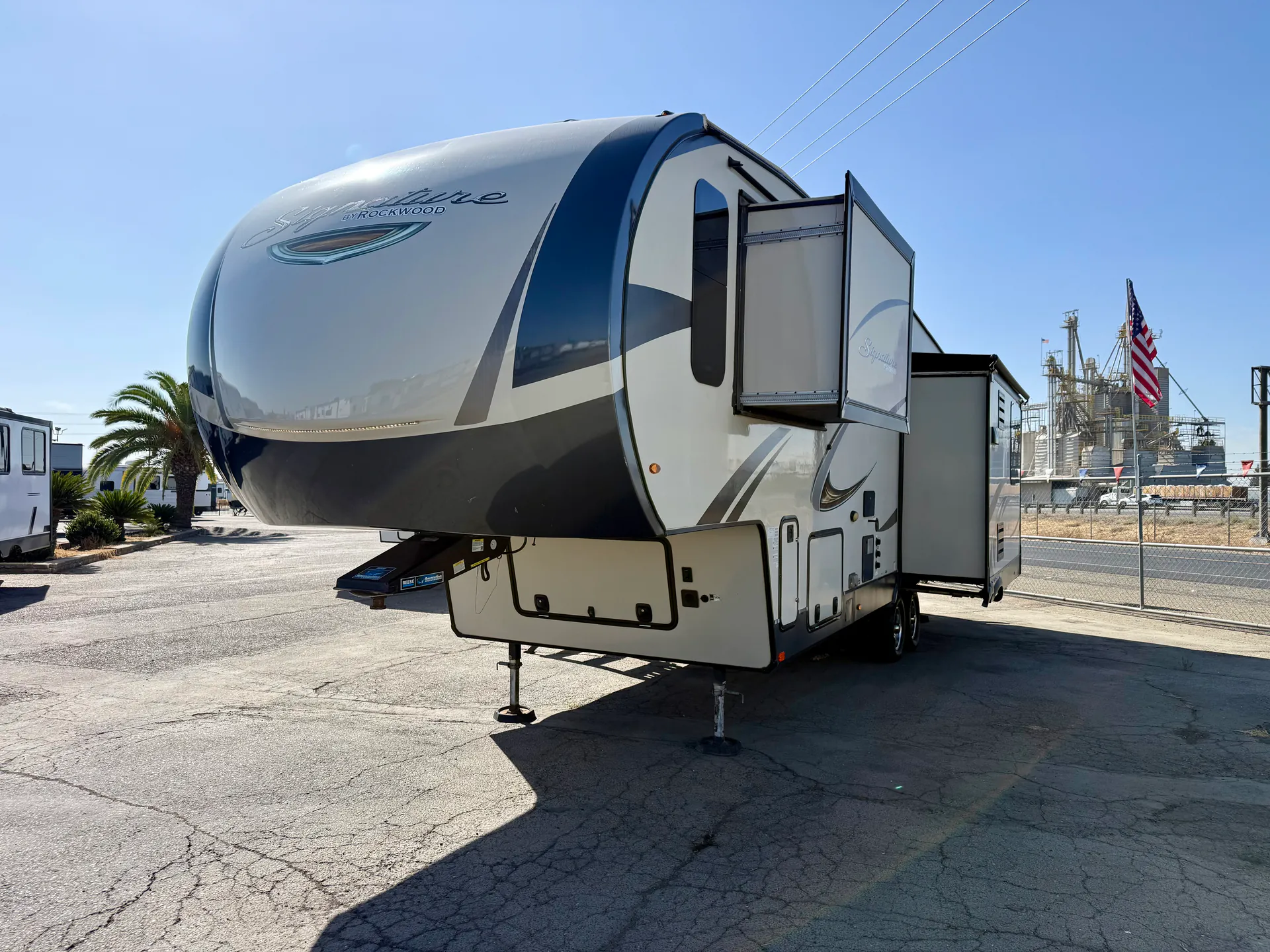 2019 Forest River Rockwood Signature Ultra Lite 8298WS
