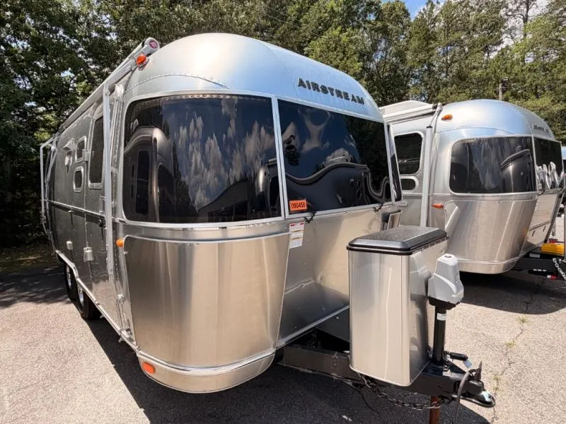 2017 Airstream Flying Cloud 23D - Photo 2