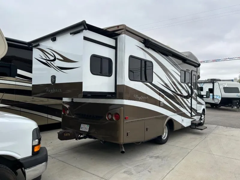 2017 Tiffin Motorhomes Wayfarer Used    24 QW - Photo 2