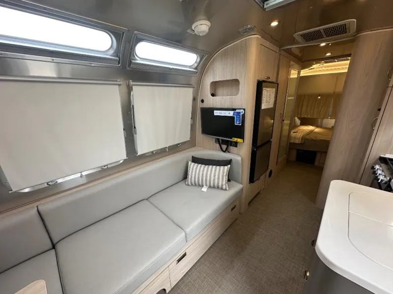 2026 Airstream Globetrotter 25FB - Photo 2