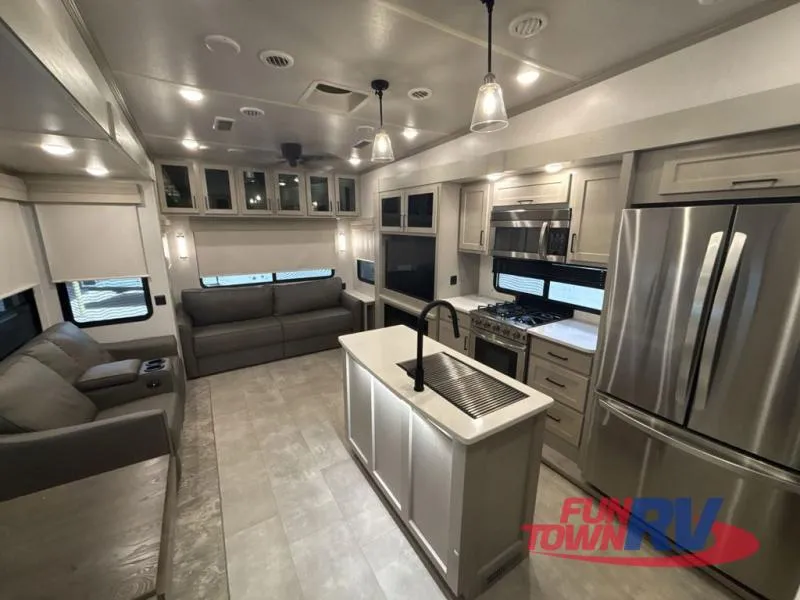 2022 Palomino Columbus 299RL - Photo 3