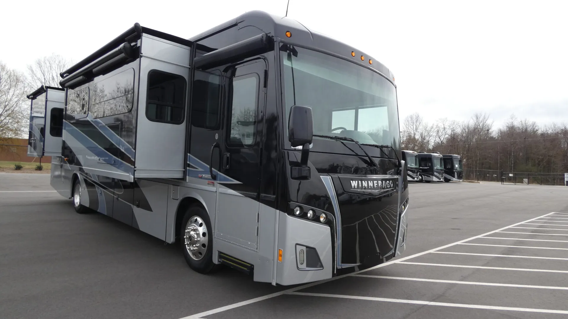 2025 Winnebago Forza 36H - Photo 2