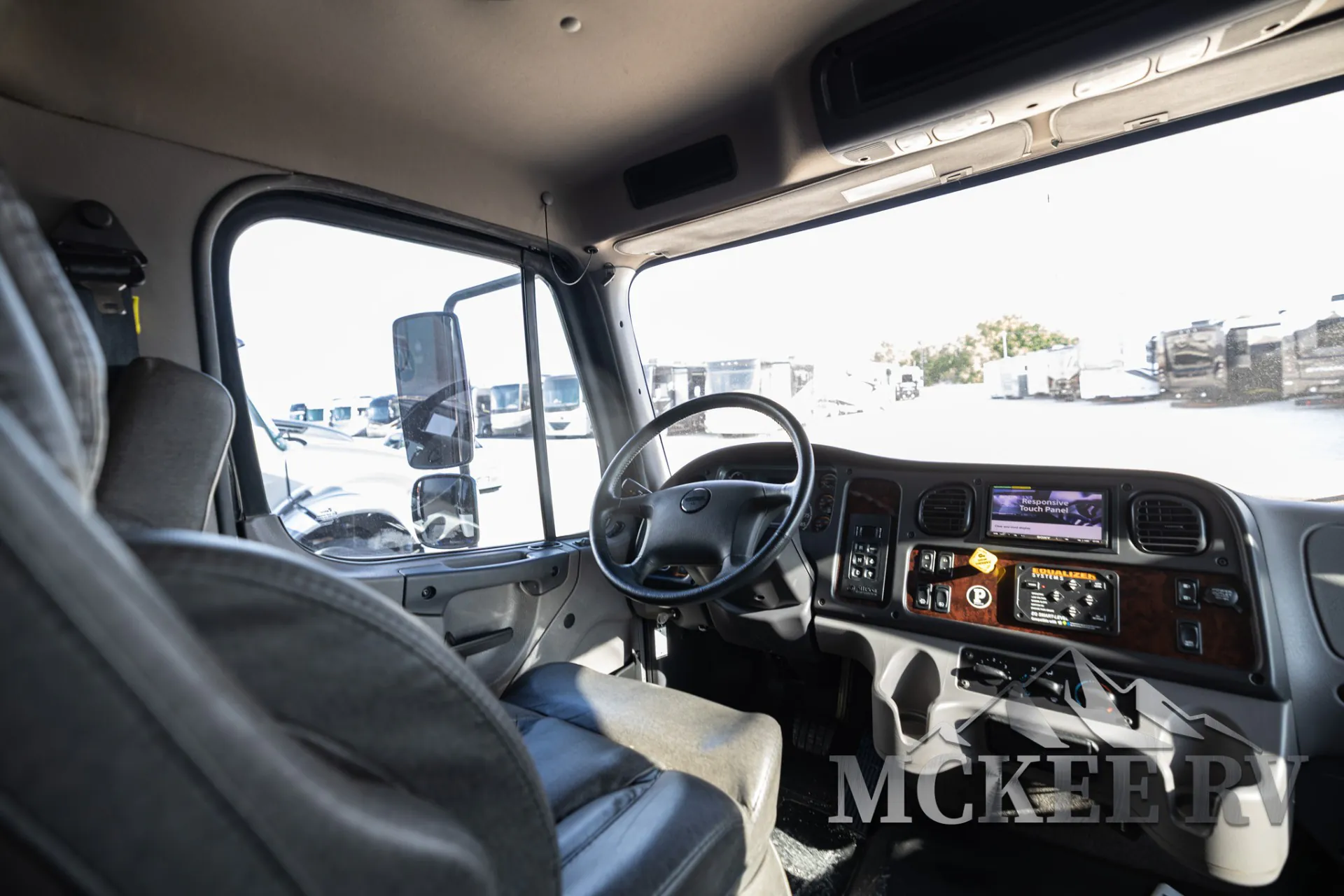 2021 Jayco Seneca 37L - Photo 3
