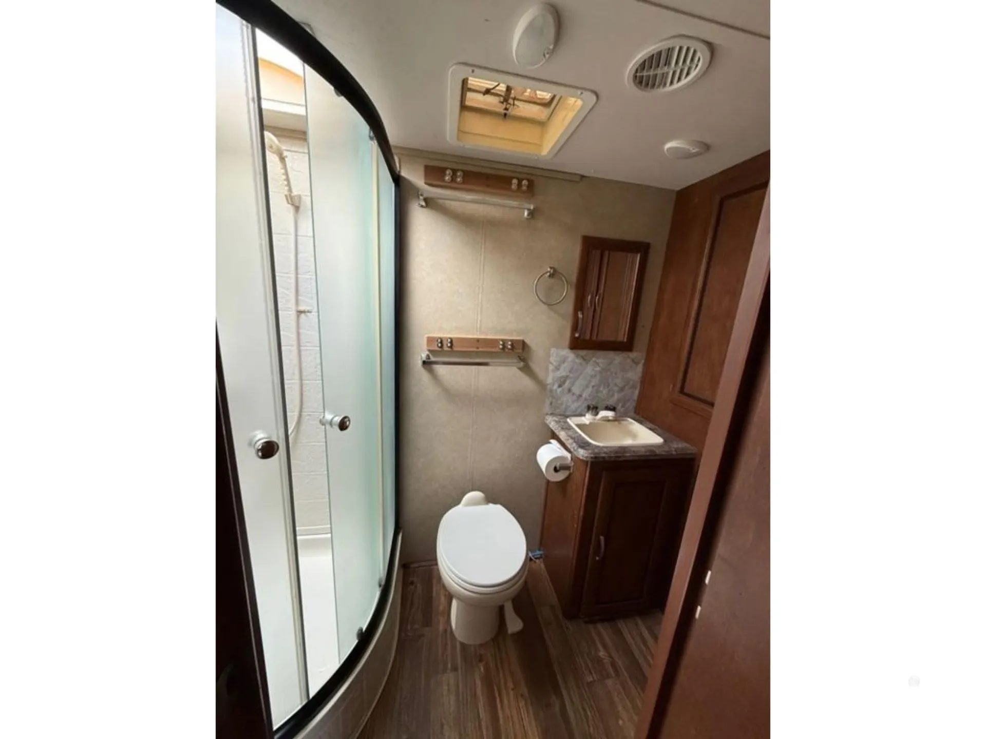 2016 Forest River Vibe Extreme Lite 21FBS dealer photo 10 from Motorhomes of California