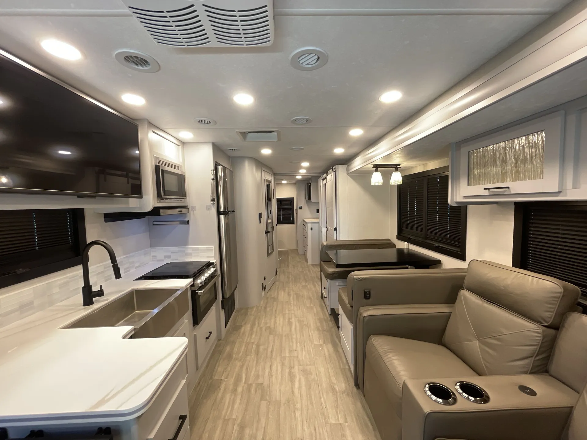 2024 Coachmen Pursuit 31ES — front