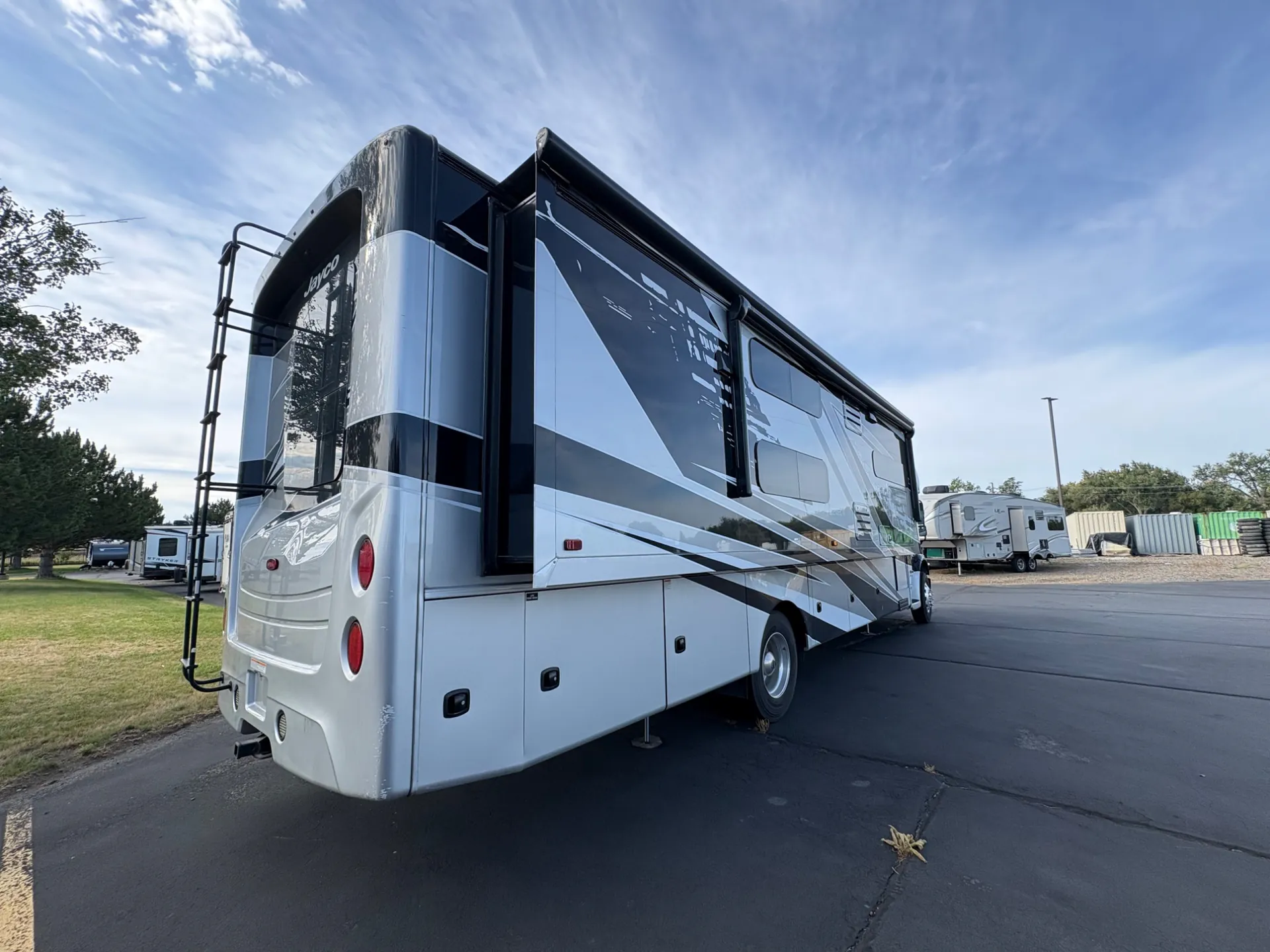 2023 Jayco Seneca 37L - Photo 4