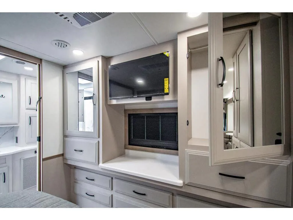 2027 Entegra Coach Emblem 36U, Photos photo 31