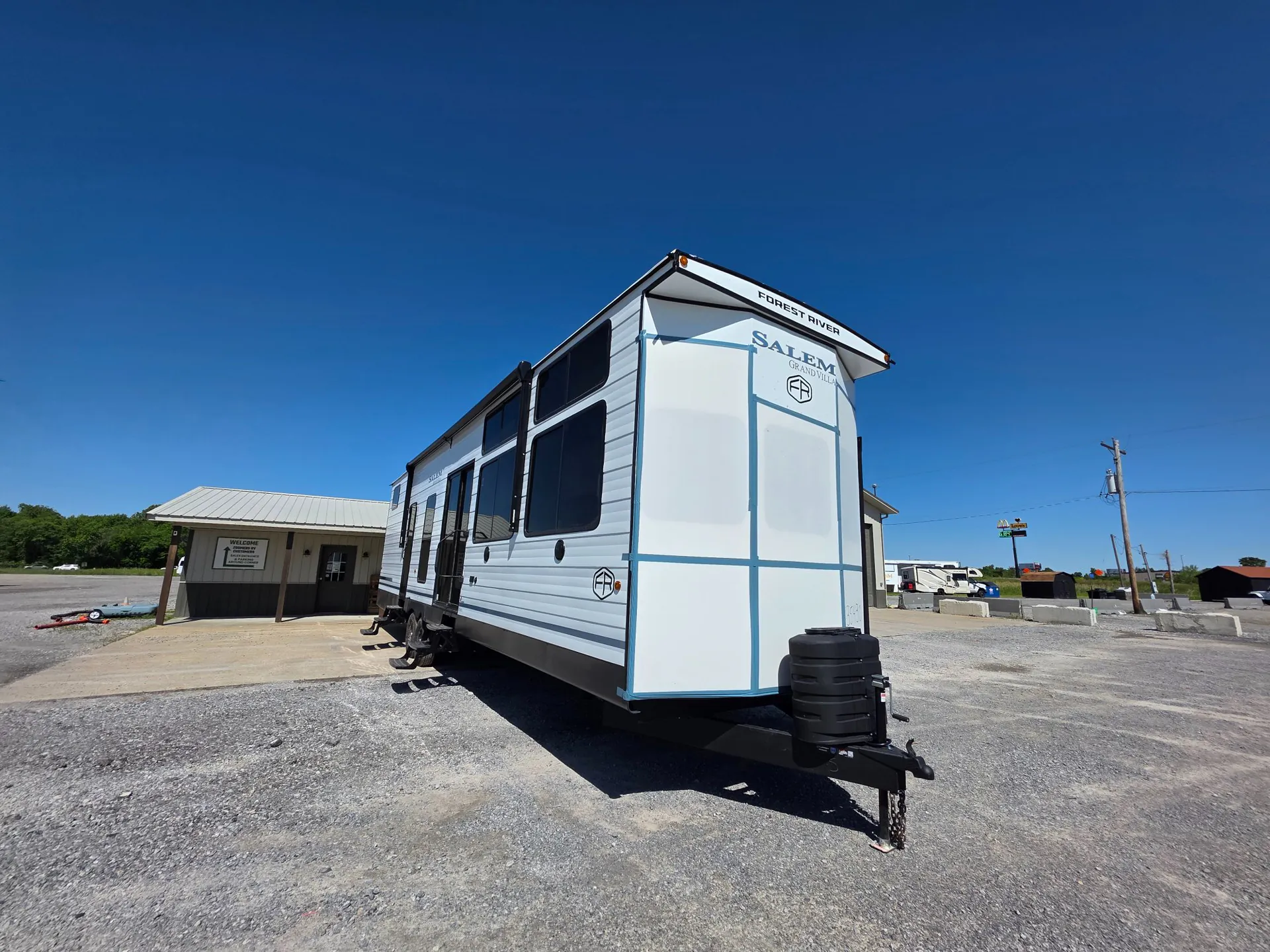 2026 Forest River Salem Villa 40FKP dealer photo 1 from Zoomers RV