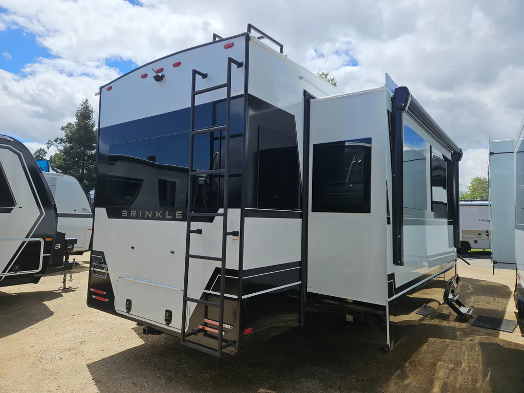 2026 Brinkley Model Z 3600, Photos photo 2