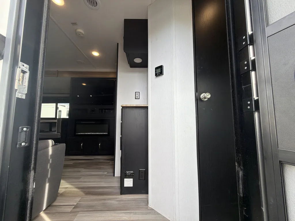 2022 Coachmen Freedom Express Ultra Lite 274RKS, Photos photo 3